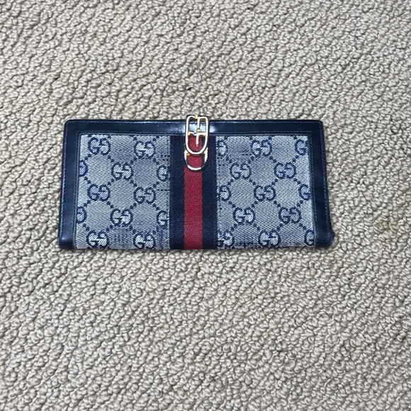gucci supreme wallet womens